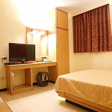 Yes Hotel Chiayi City Exterior foto