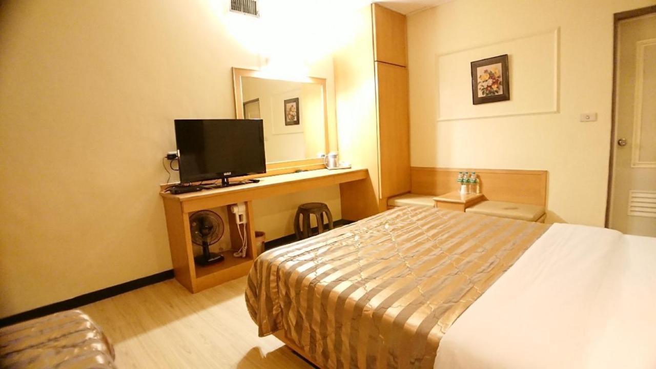 Yes Hotel Chiayi City Exterior foto