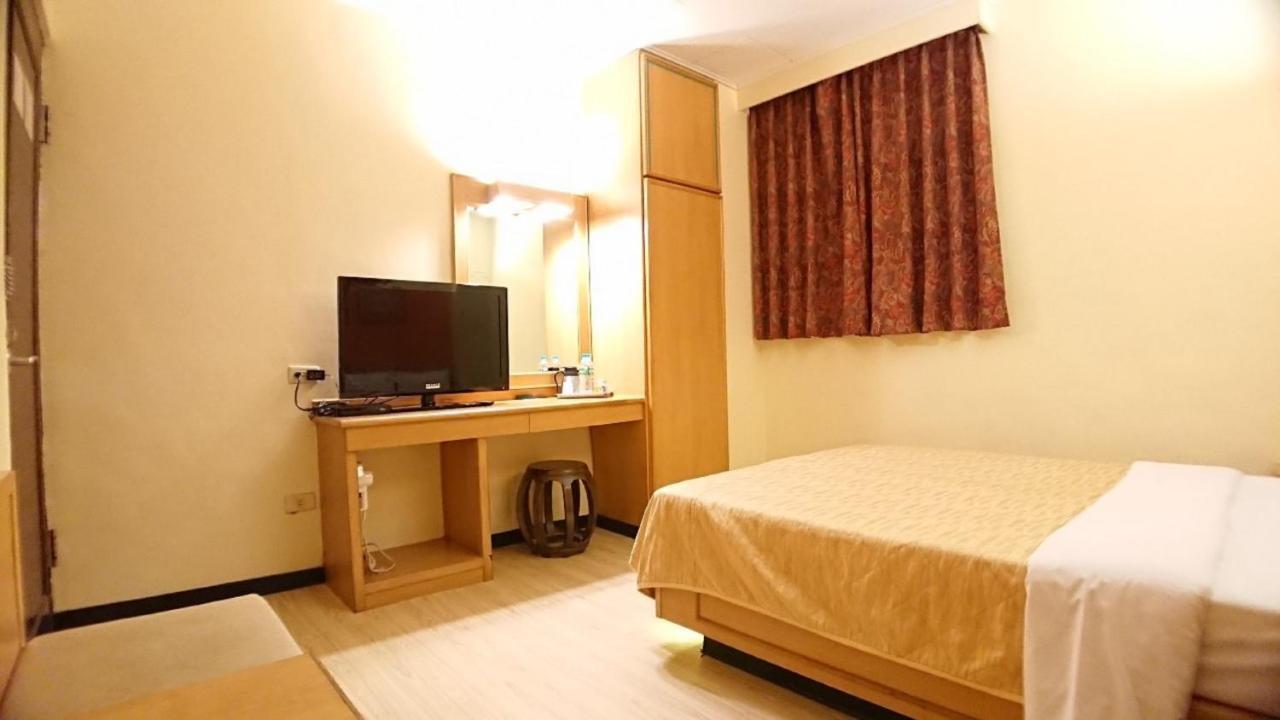 Yes Hotel Chiayi City Exterior foto