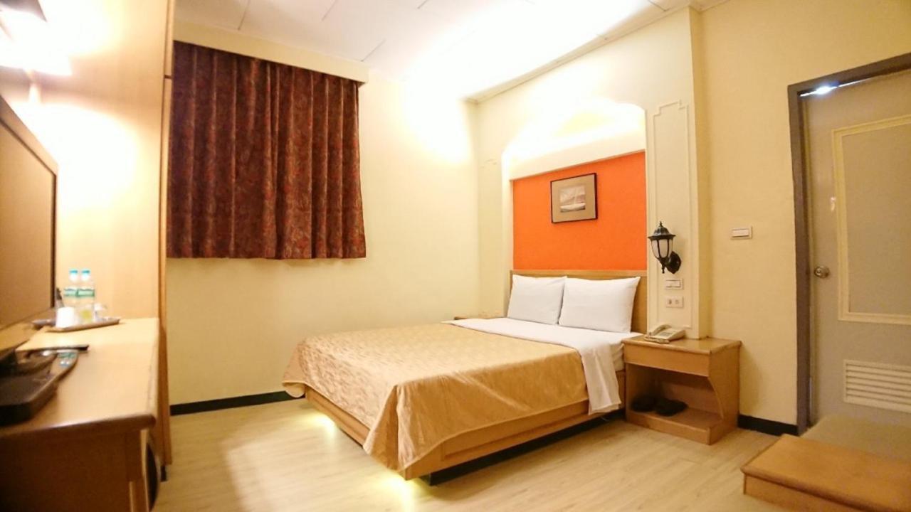 Yes Hotel Chiayi City Exterior foto