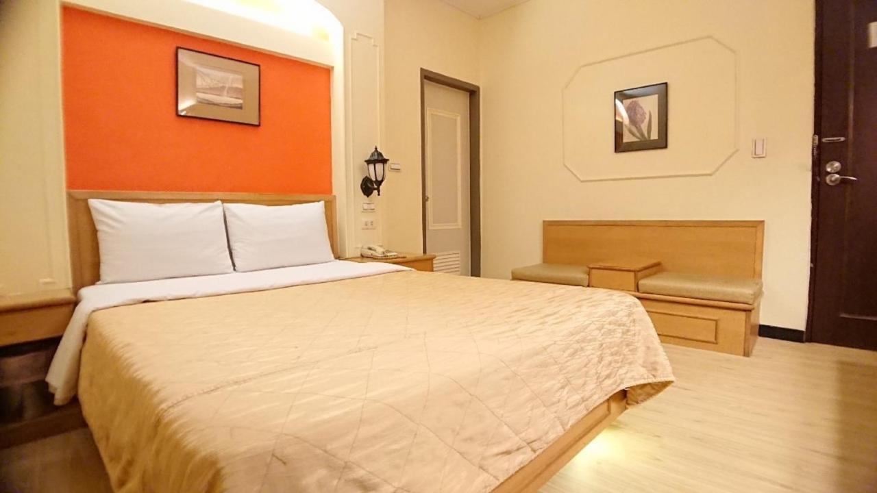 Yes Hotel Chiayi City Exterior foto