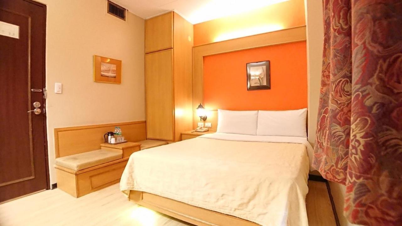 Yes Hotel Chiayi City Exterior foto
