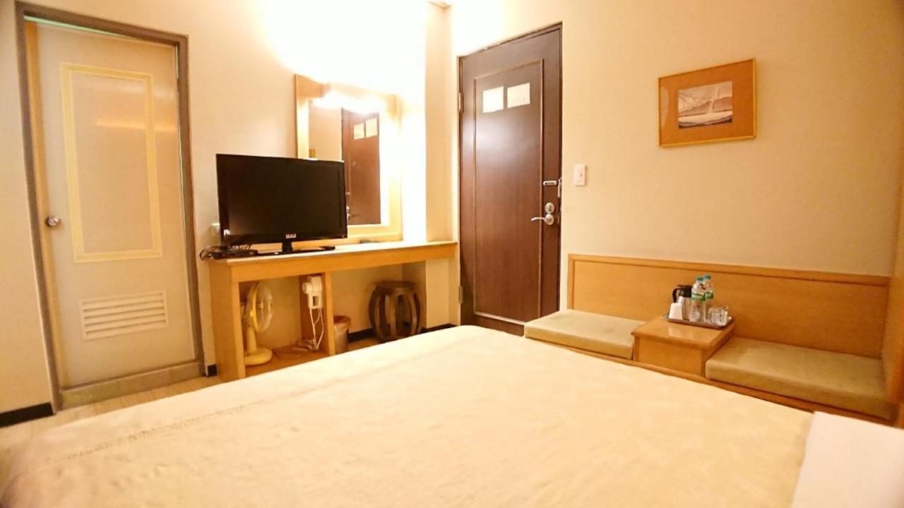 Yes Hotel Chiayi City Exterior foto