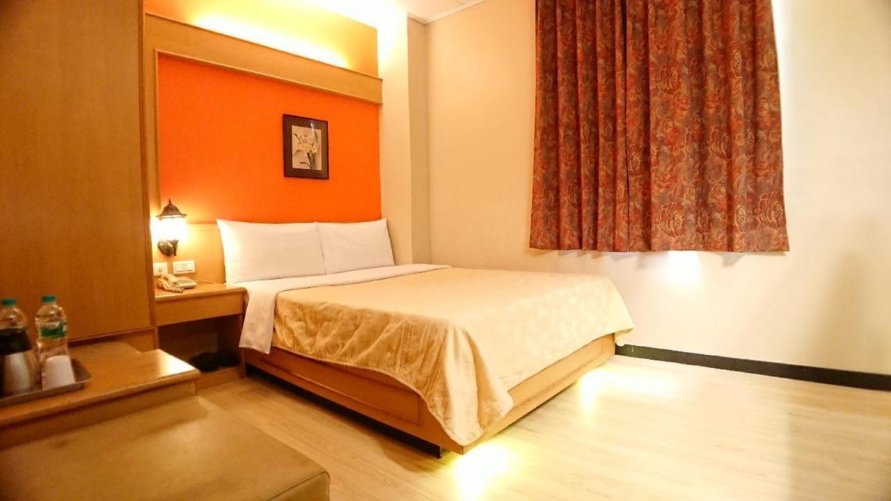 Yes Hotel Chiayi City Exterior foto